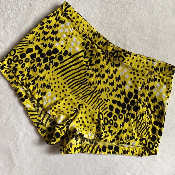 Vans Off the Wall | Reflektor Animal Print Shorts (M) - Picture 13 of 13